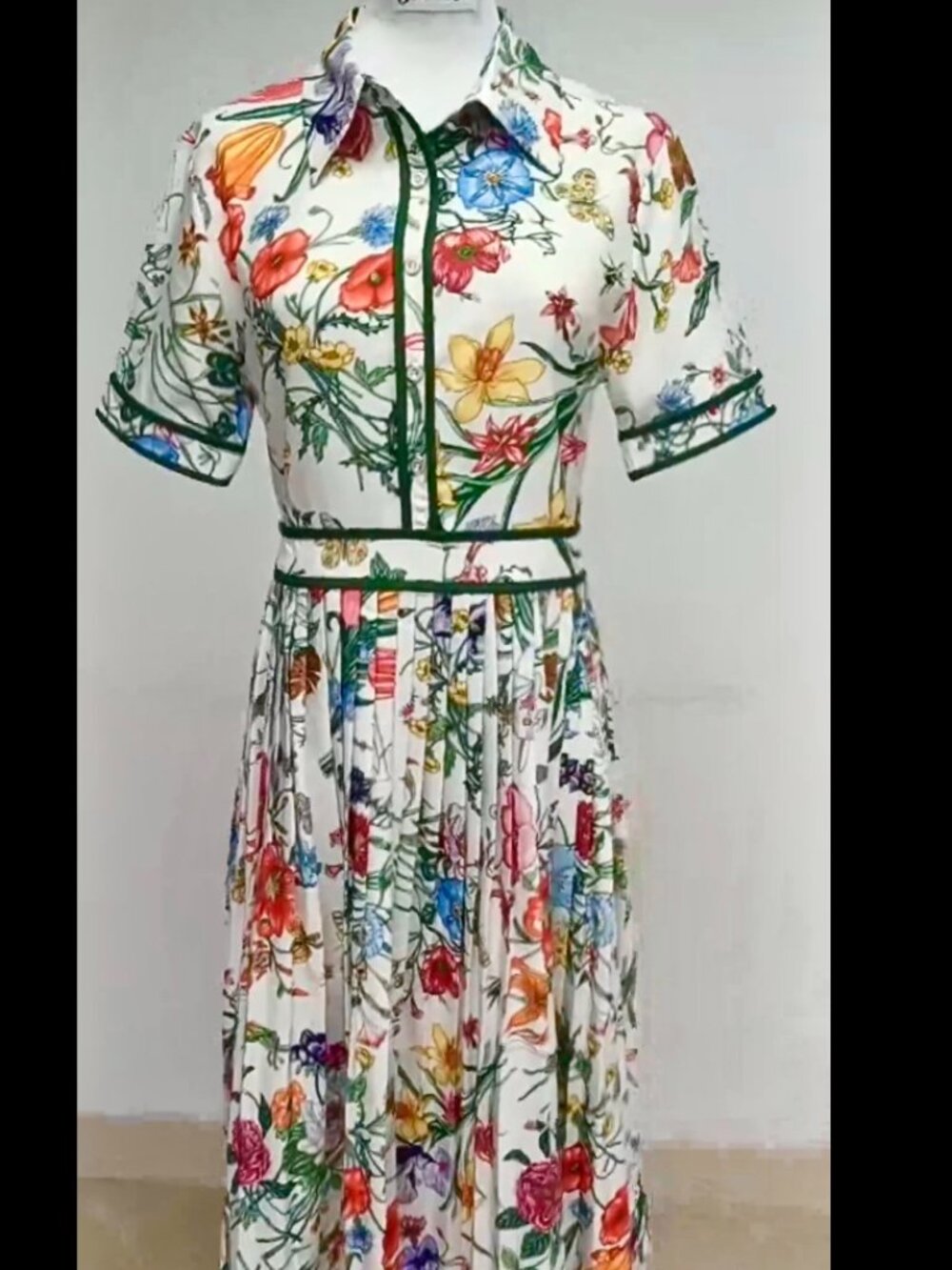 Floral Garden Print Pleated Midi Dress